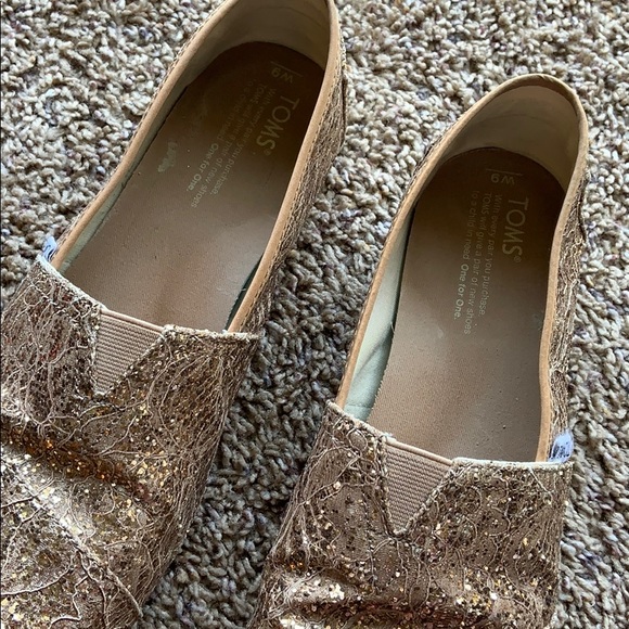 Gold Lace TOMS - Picture 3 of 6